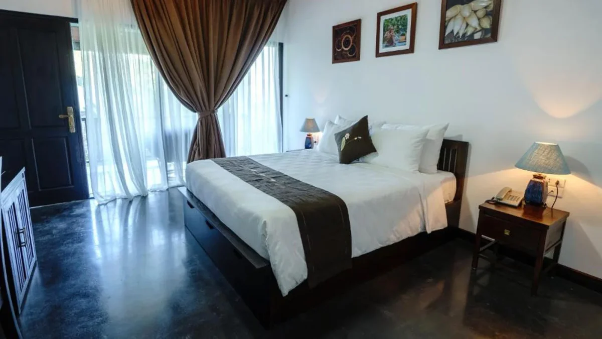 Lotus Lake Classic Room 2