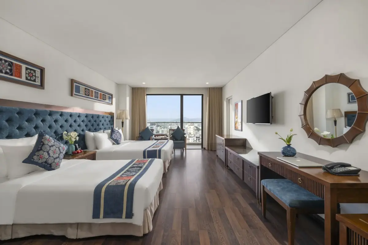 Balcony Triple Room City View 3