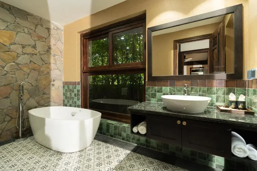 Luxury Family Villa Garden & Mountain View