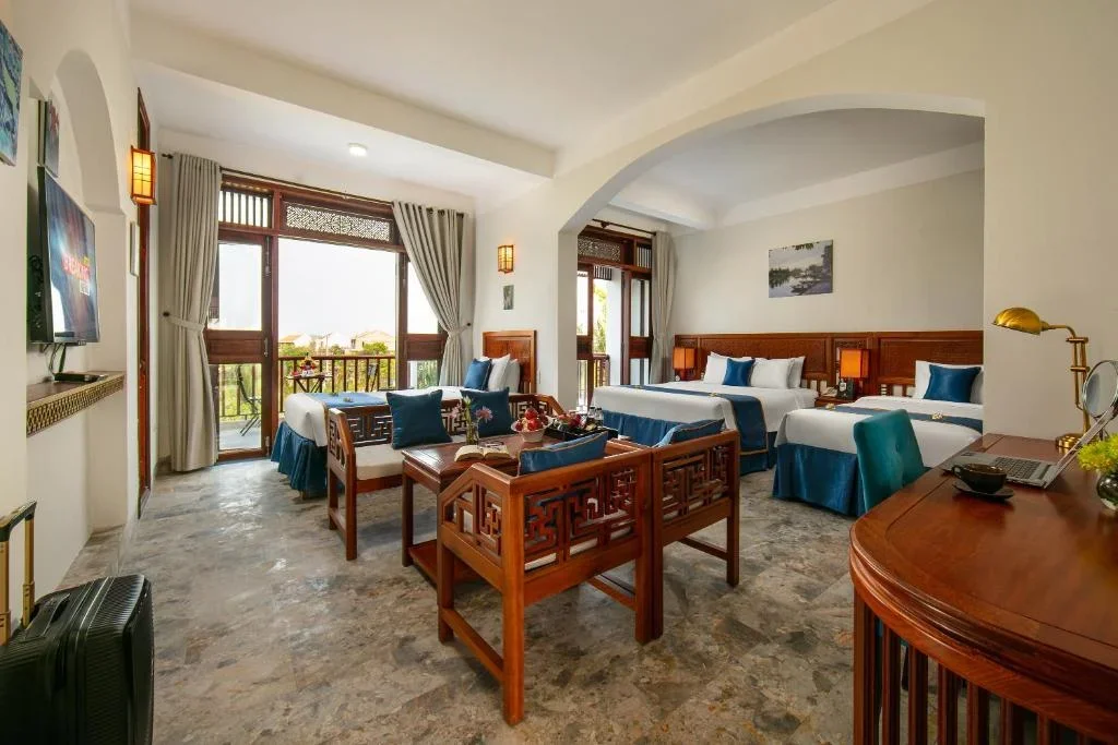 Deluxe Triple with Panorama & ban công