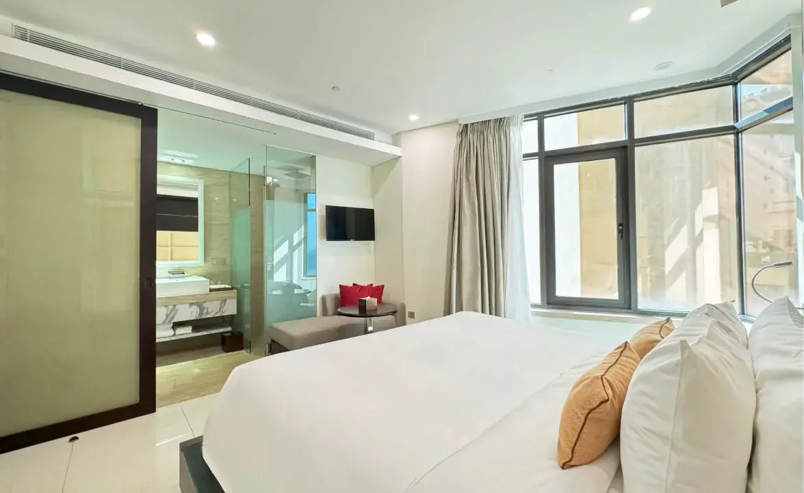 Phòng Superior City View Khách sạn Holiday Beach Đà Nẵng