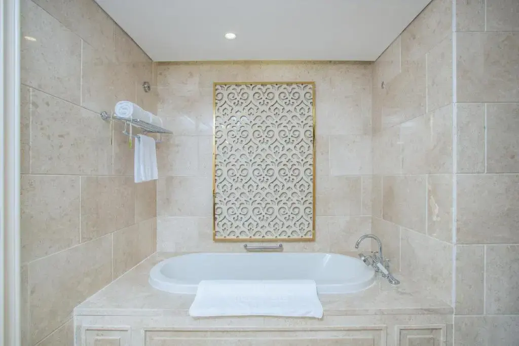 Deluxe Suite Ocean View 2