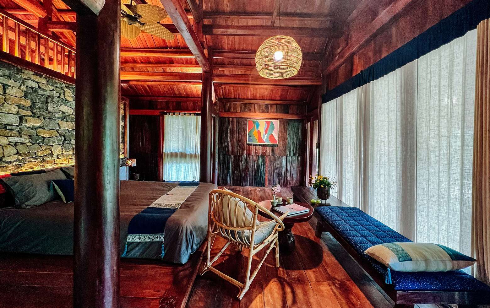 Hoa Ban hướng suối 3