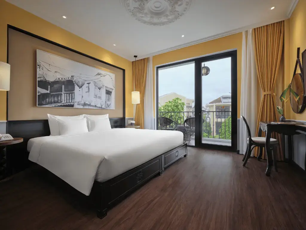 Deluxe Balcony City View 3