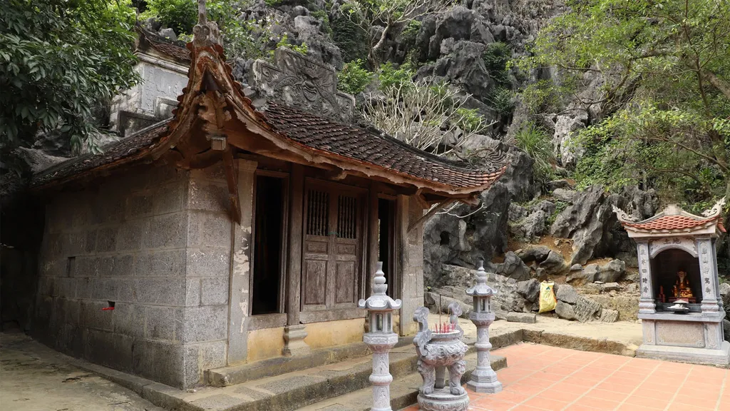 chua bich dong ninh binh 2