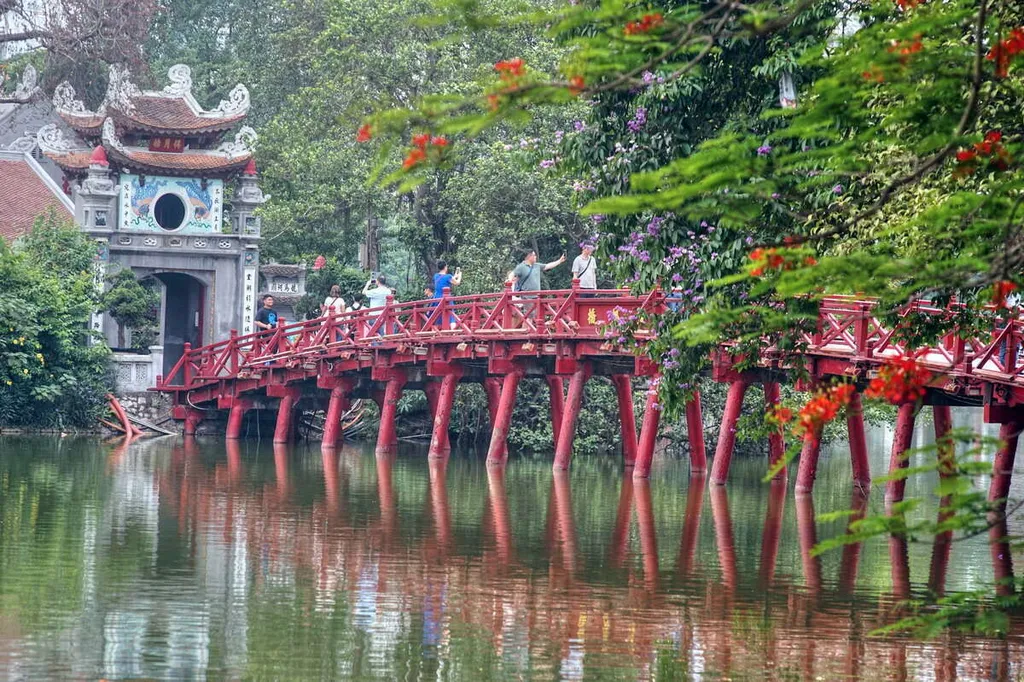 den ngoc son ha noi