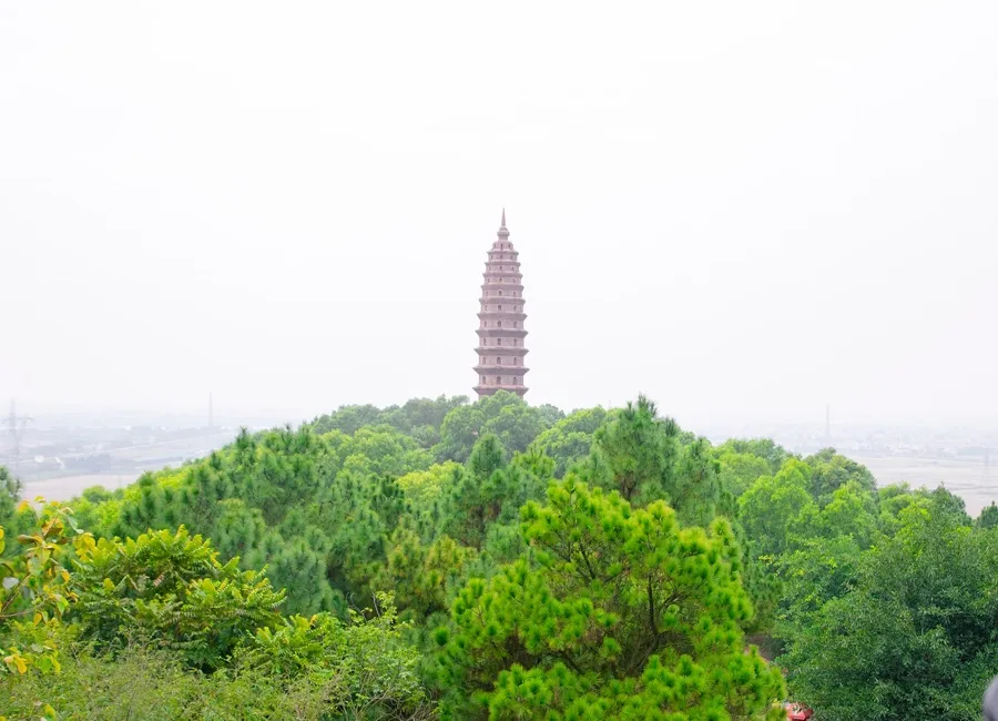 hinh anh ngon thap chua phat tich