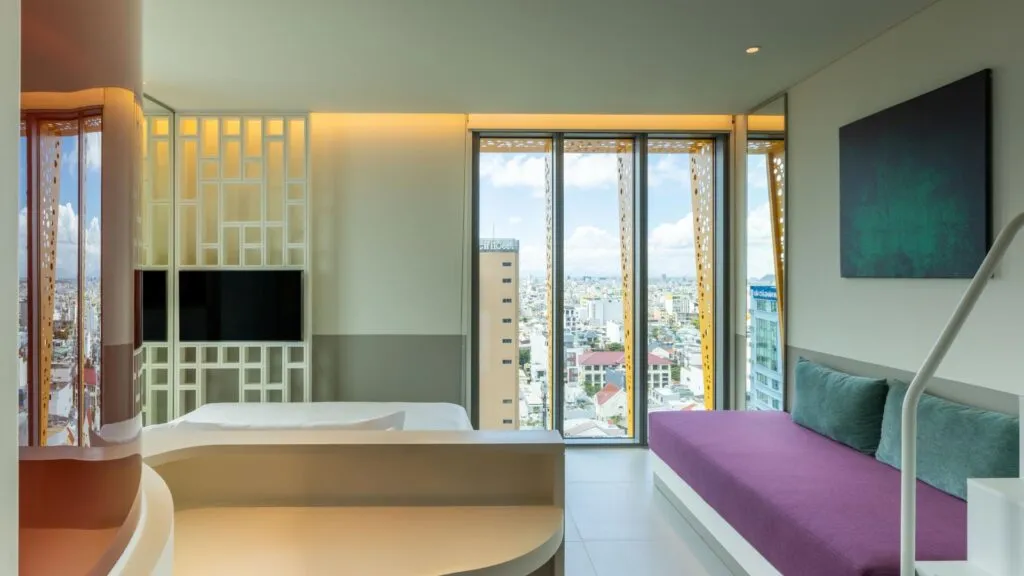 1 King Bed City View, Deluxe