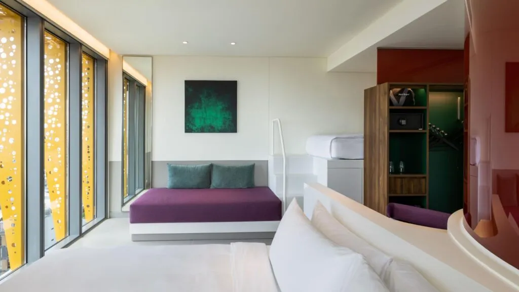 1 King Bed City View, Deluxe 3