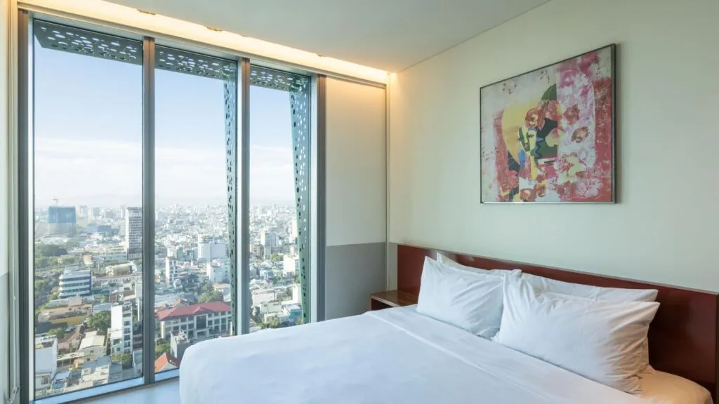 1 King Bed Suite City View