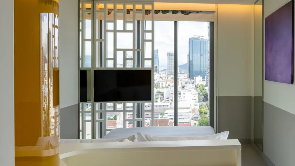 1 Queen Bed City View