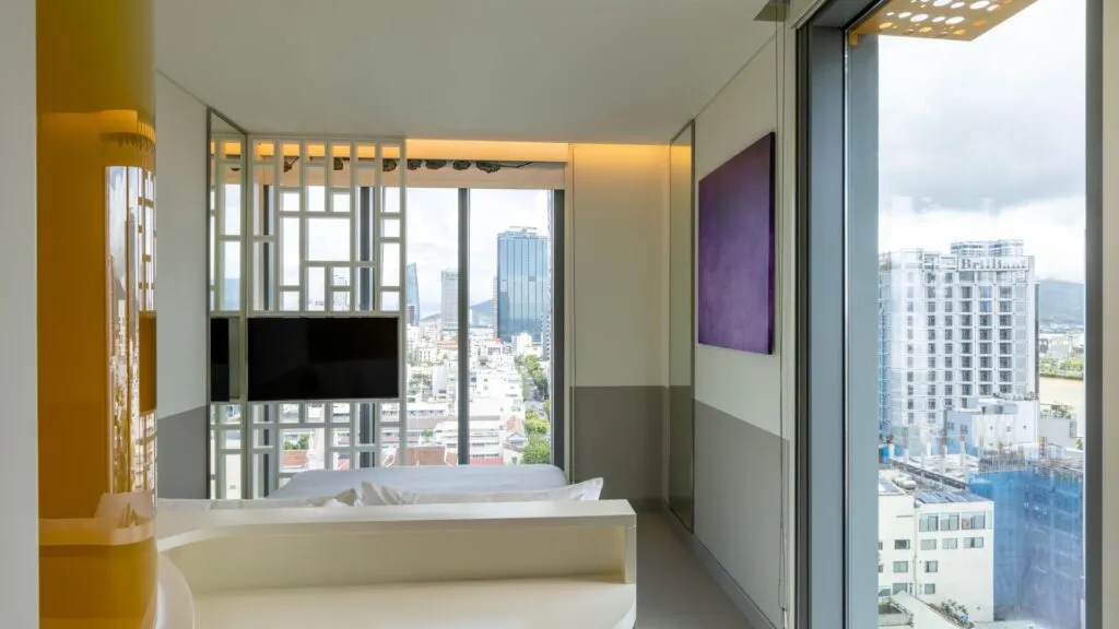 1 Queen Bed Rivier View, Corner 2