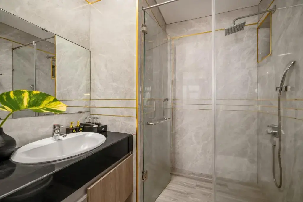 Deluxe Triple City view 2