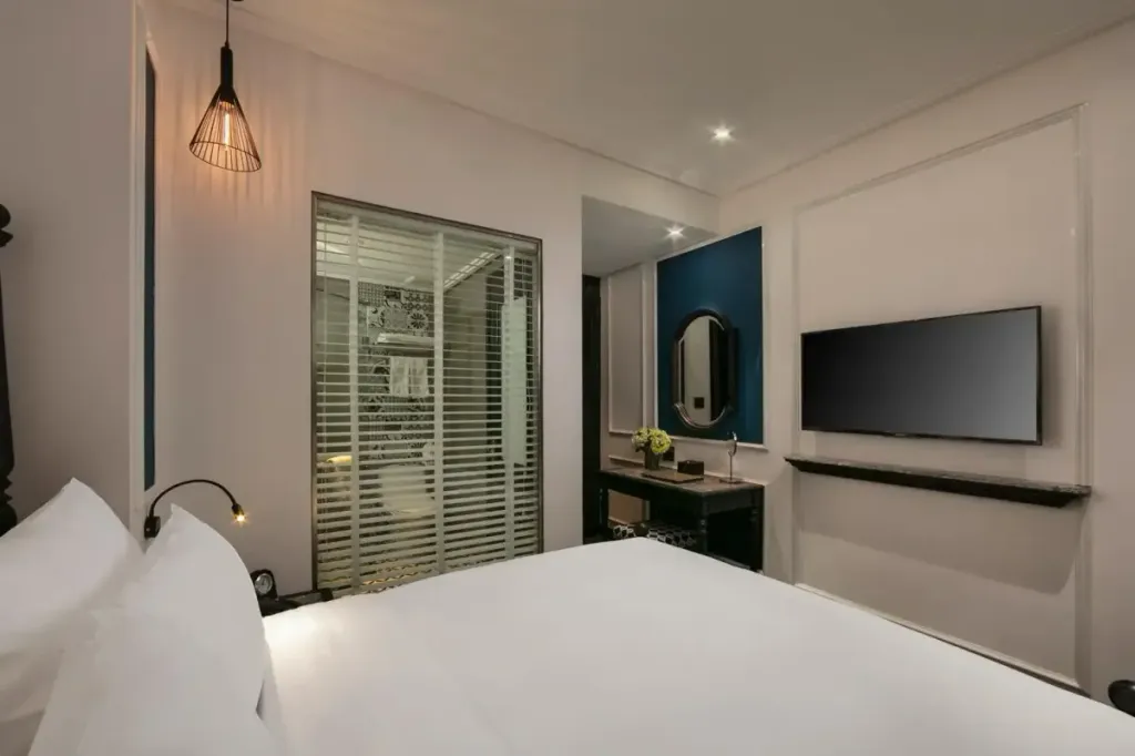 Deluxe Cozy Double Room (no window) 2