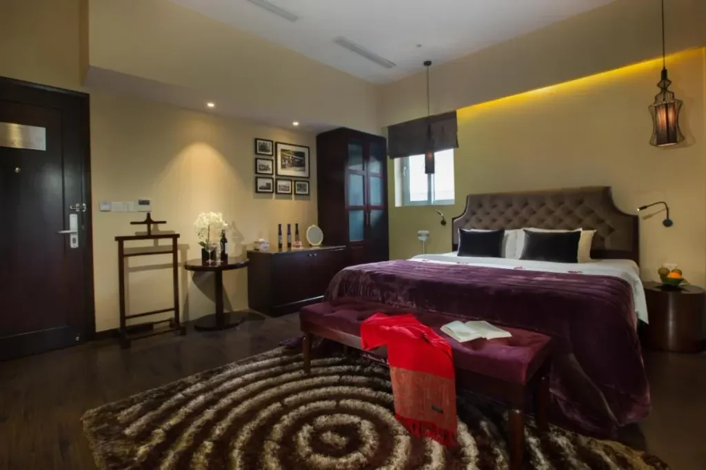 Connecting Room 2