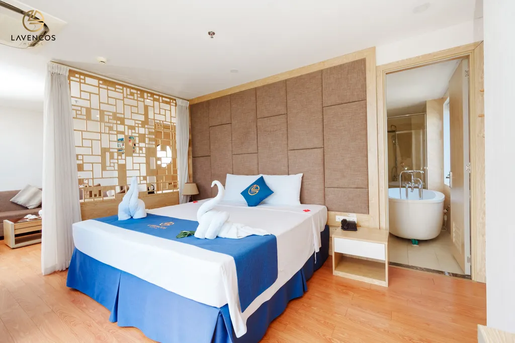 Premier Suite Over Sea View 2