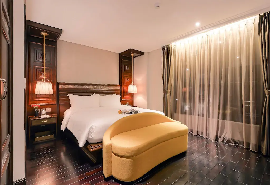 Connecting Room