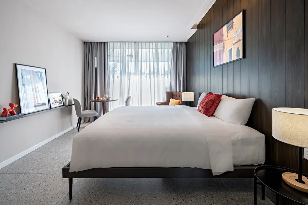 Deluxe balcony city view 2