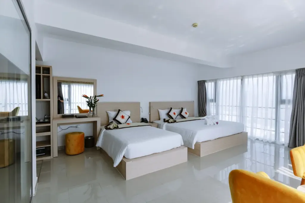 Executive Triple - Partial Sea View