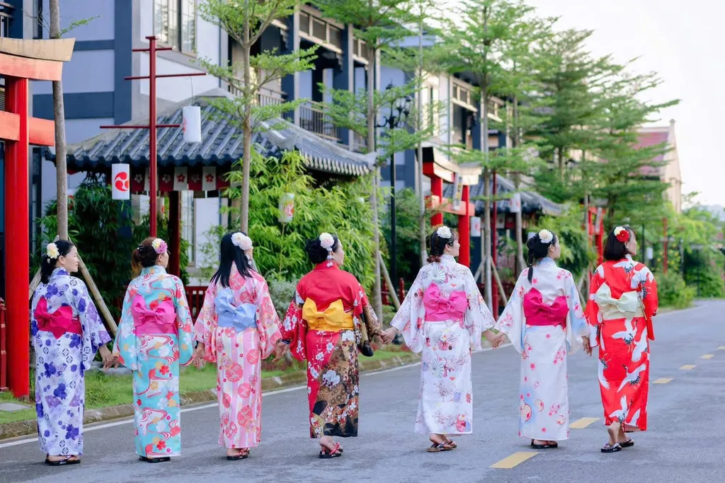 ve tham quan vuon vua resort ve vao cong an trua tai nha hang 1