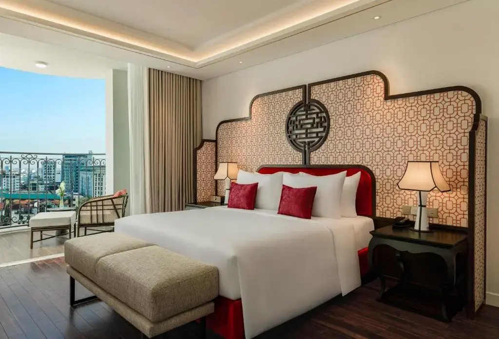 Panoramic River View Suite