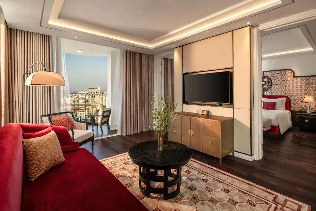 Panoramic River View Suite 2