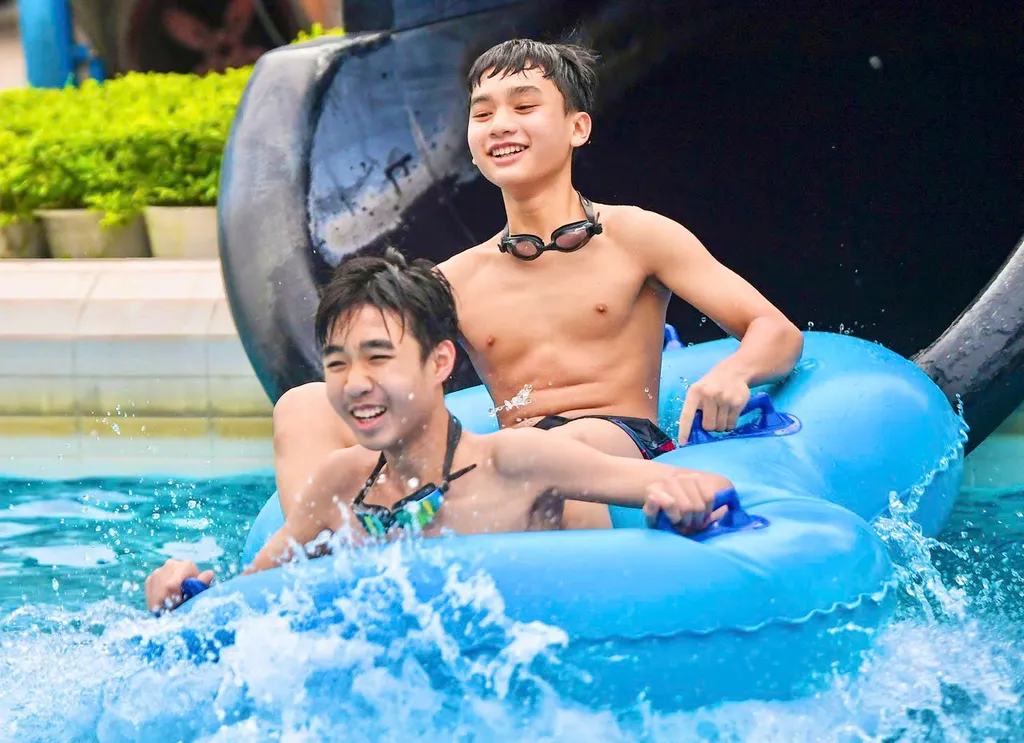 Cong Vien Nuoc Ho Tay Review 2