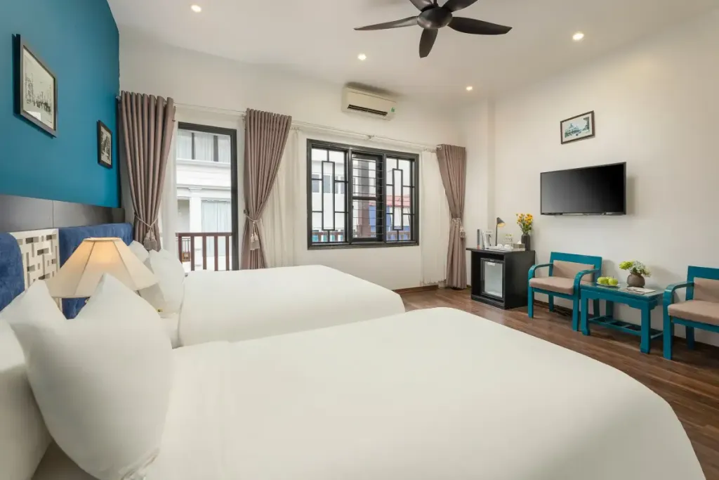 Deluxe Triple Room City View 2