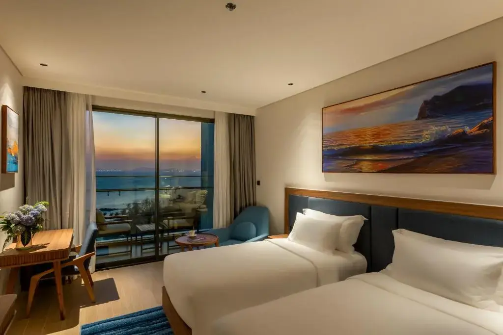 Deluxe Seaview King 2