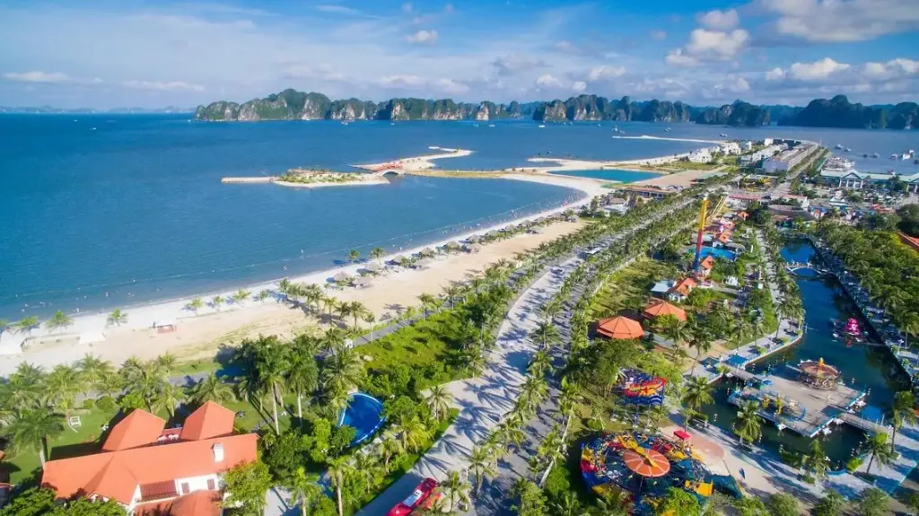 Đi du lịch nên ở Bãi Cháy hay Tuần Châu?