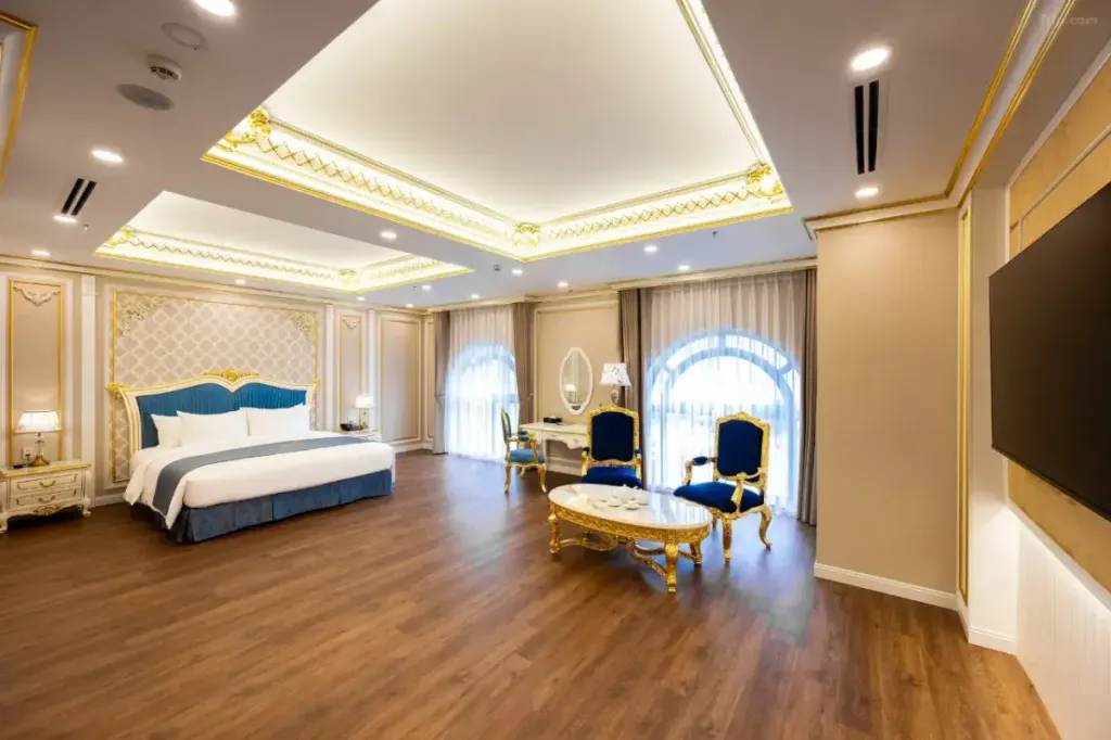 LaChateau Suite