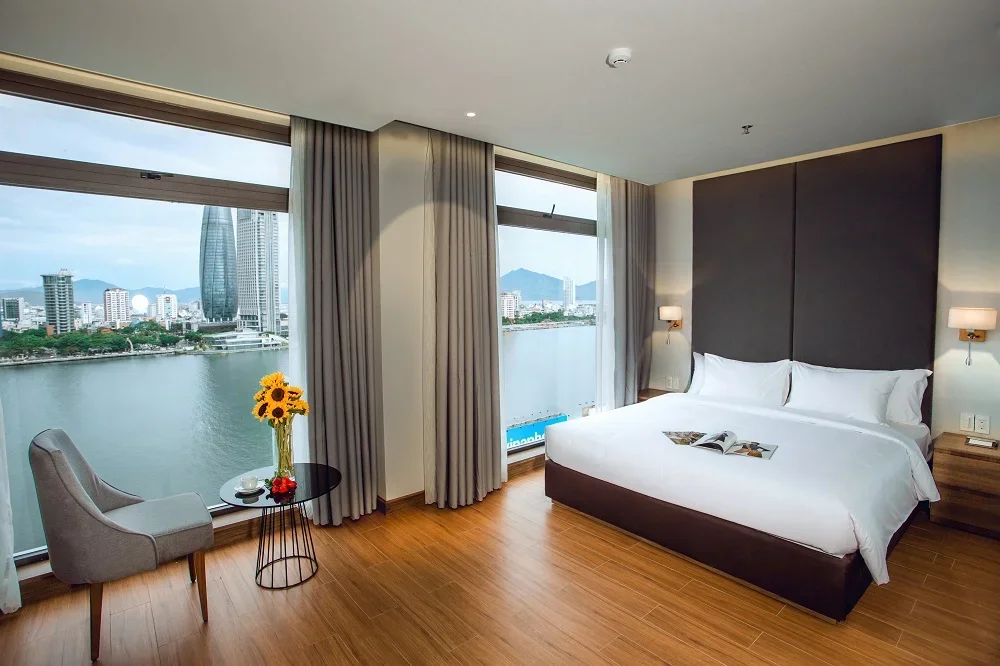 Glamour River Front 2