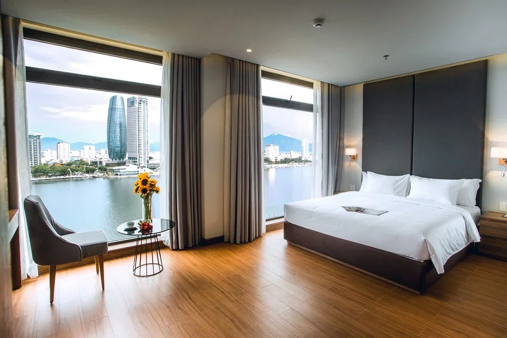 Glamour River Front